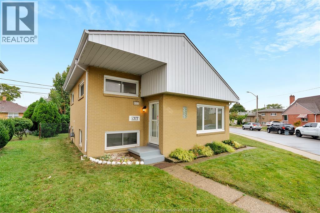 1377 Granville Cres, Windsor, ON N9C 3N9