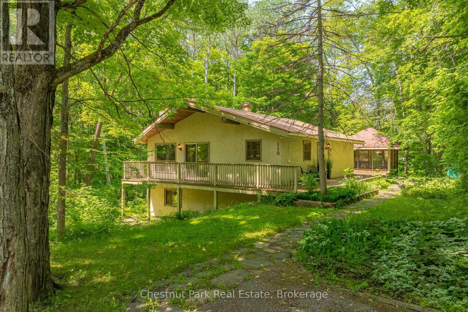 115 Woodland Dr, Huntsville, ON P1H 1A7