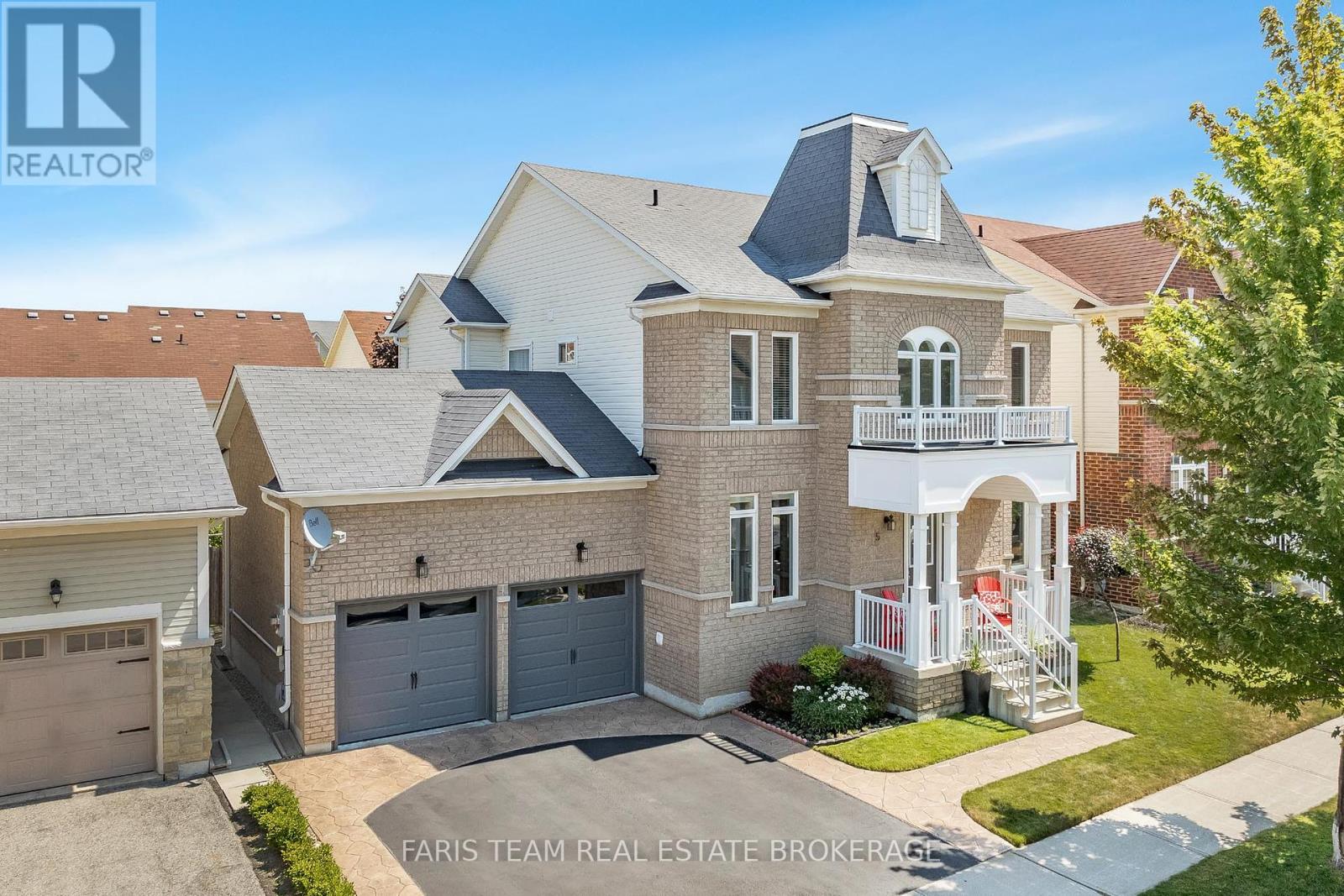 5 Magna Carta Rd, Barrie, ON L4M 7H9