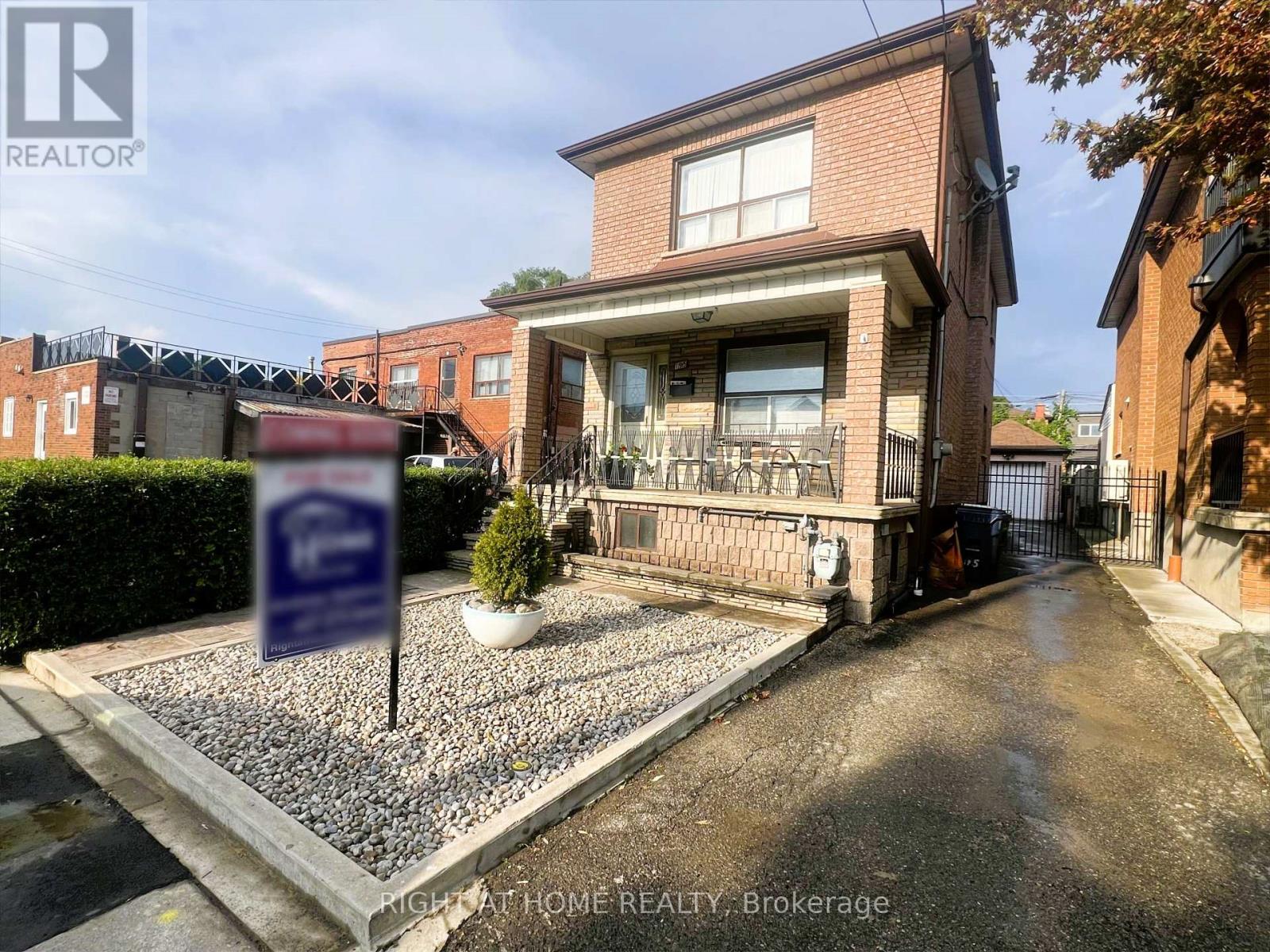 195 Rosethorn Ave, Toronto, ON M6N 3L3