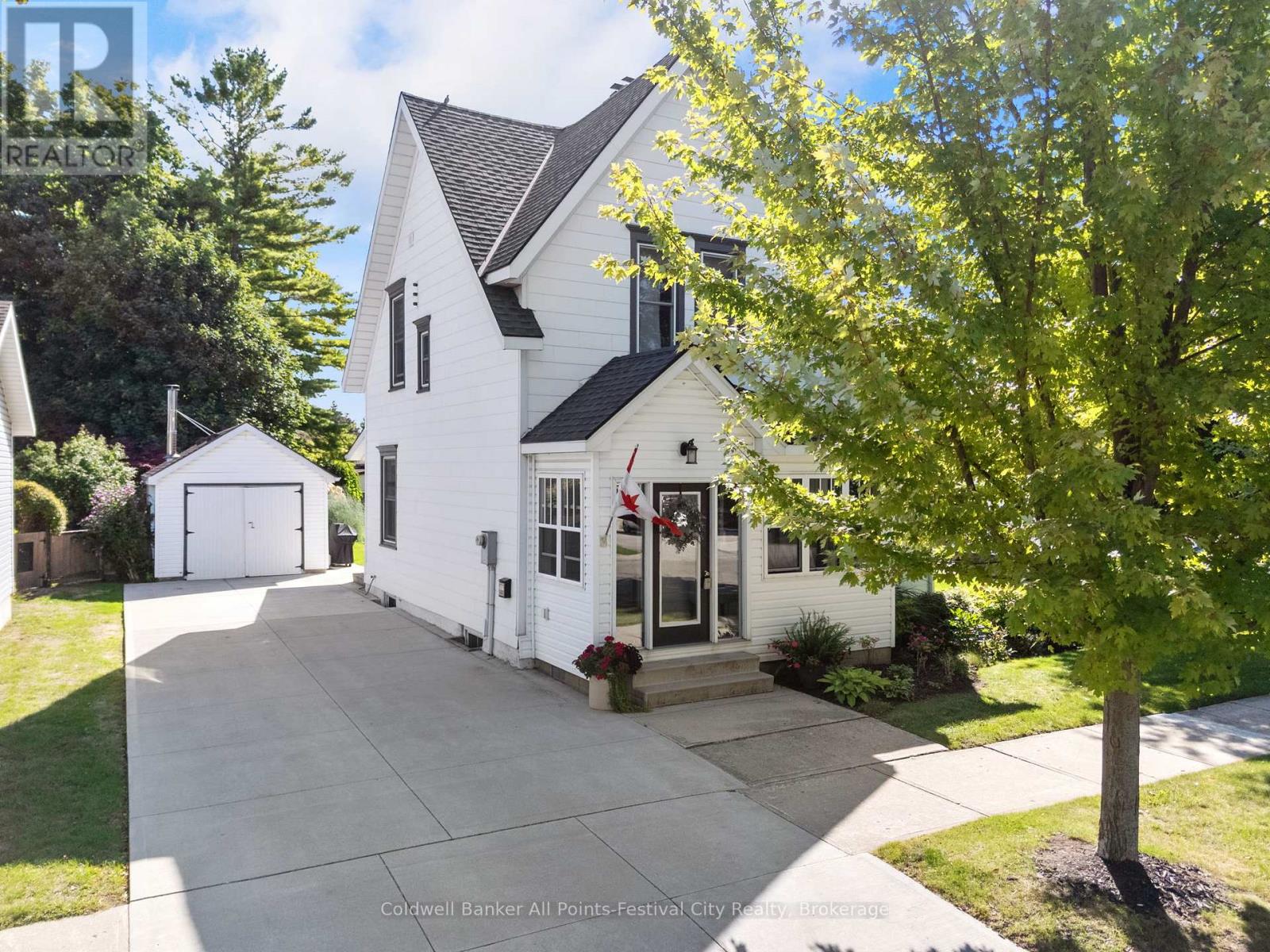 131 Warren St, Goderich, ON N7A 3W5
