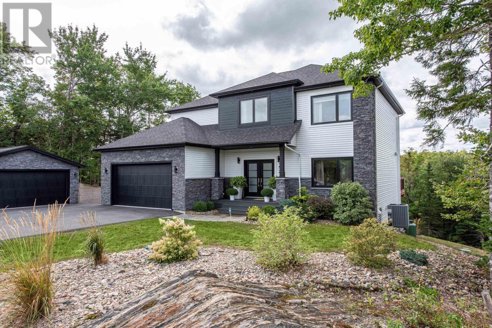 1424 Mccabe Lake Dr, Middle Sackville, NS B4E 0P6