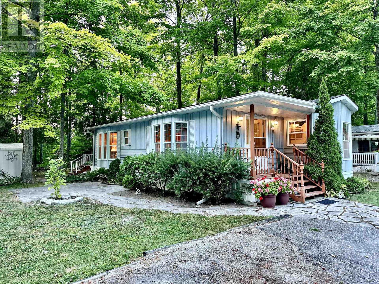 35 The Boardwalk, Wasaga Beach, ON L9Z 3A8