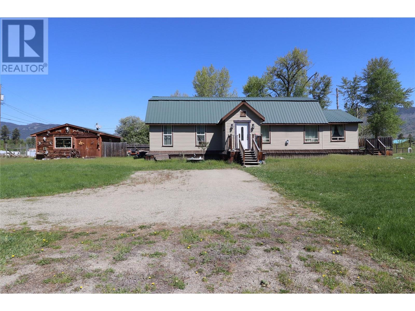5818 17 Street, Grand Forks, BC V0H 1H0