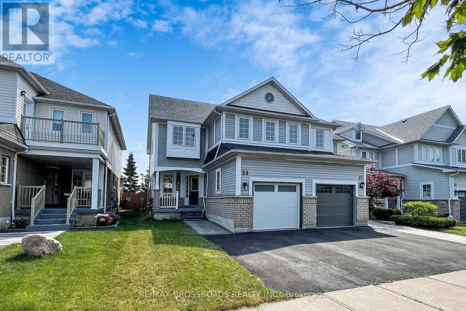 29 Regatta Cres, Whitby, ON L1N 9V2