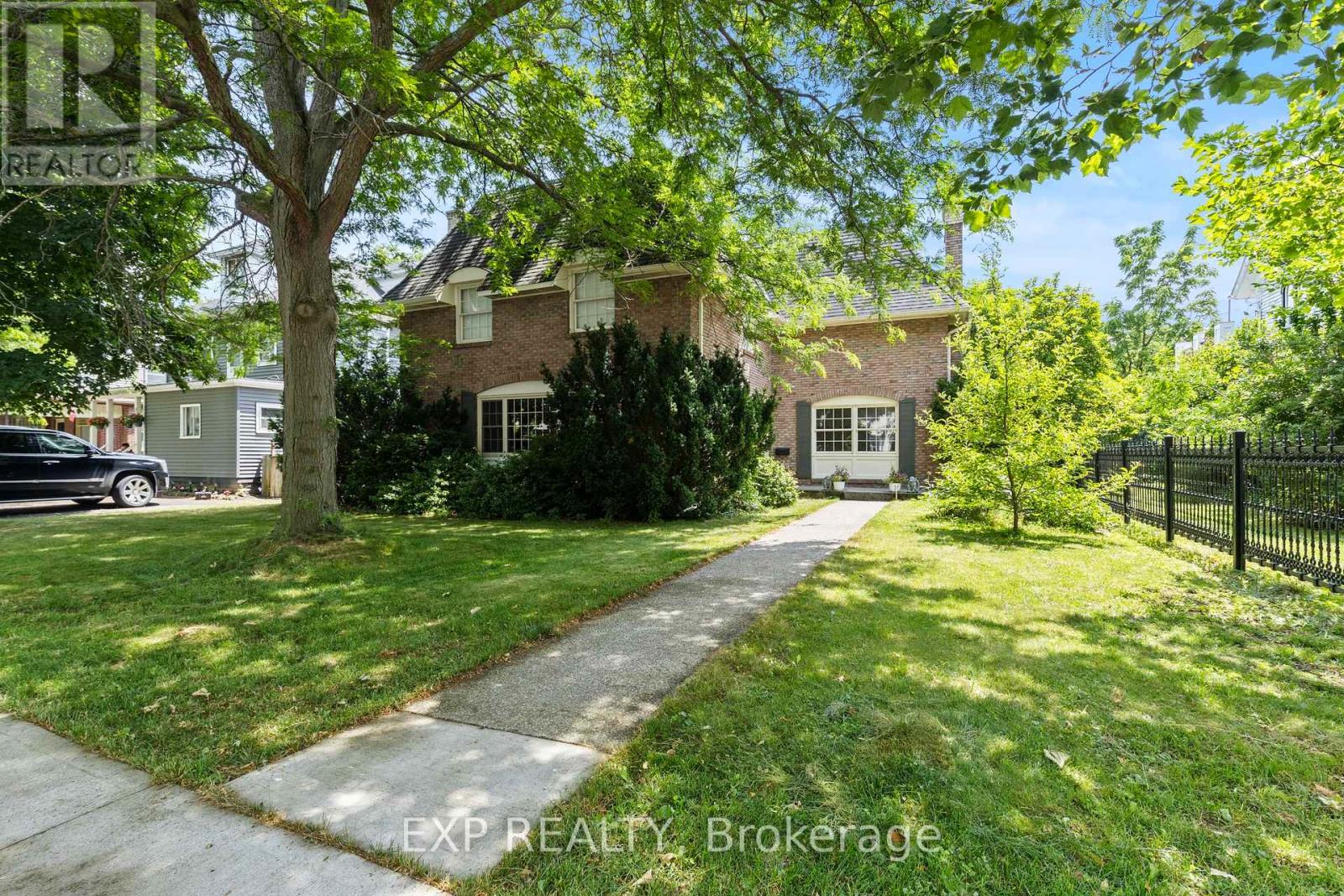 211 Merritt St, Welland, ON L3C 4T8