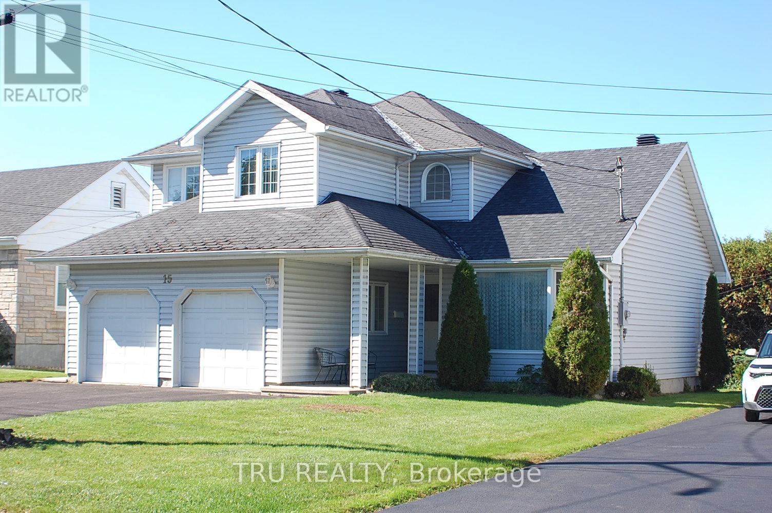15 George Ave, Perth, ON K7H 2Y7