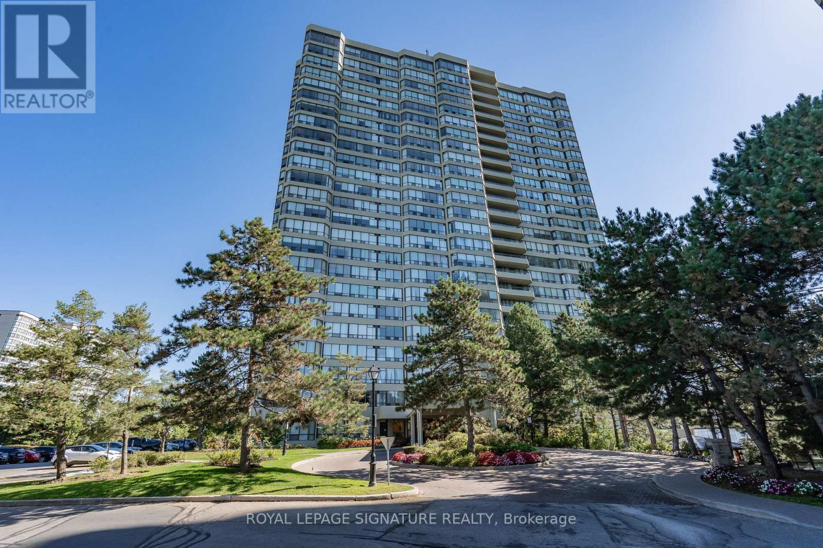 407 22 Hanover Rd, Brampton, ON L6S 5K7