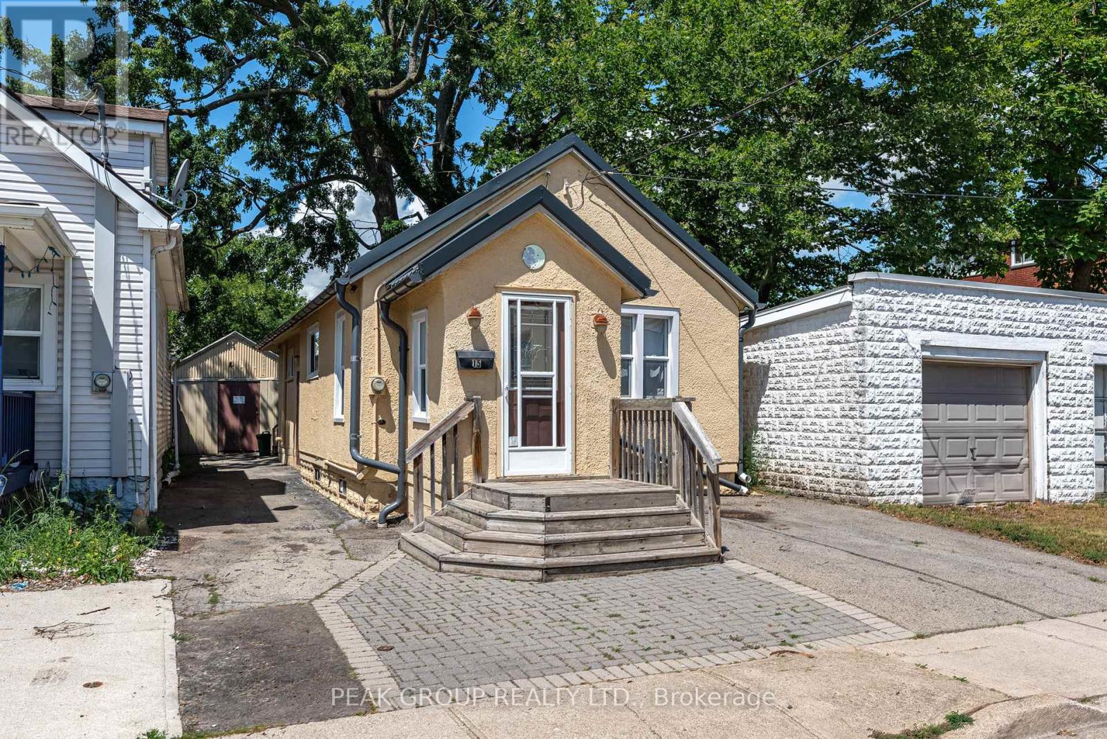 15 Kent St, Welland, ON L3B 3G9