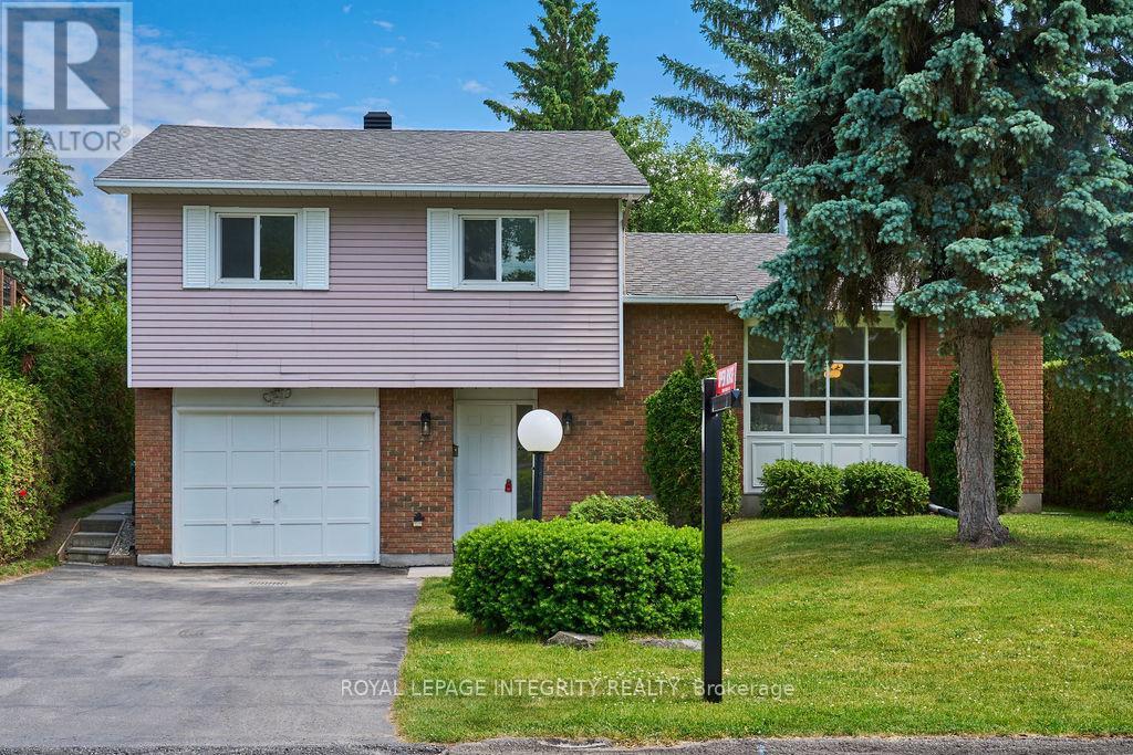 77 Seabrooke Dr, Ottawa, ON K2L 2K4