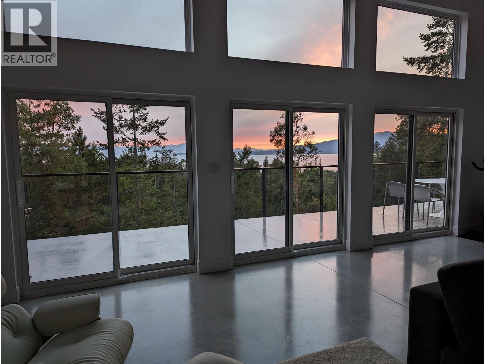10632 Wood Bay Ridge Rd, Halfmoon Bay, BC V7Z 1B8