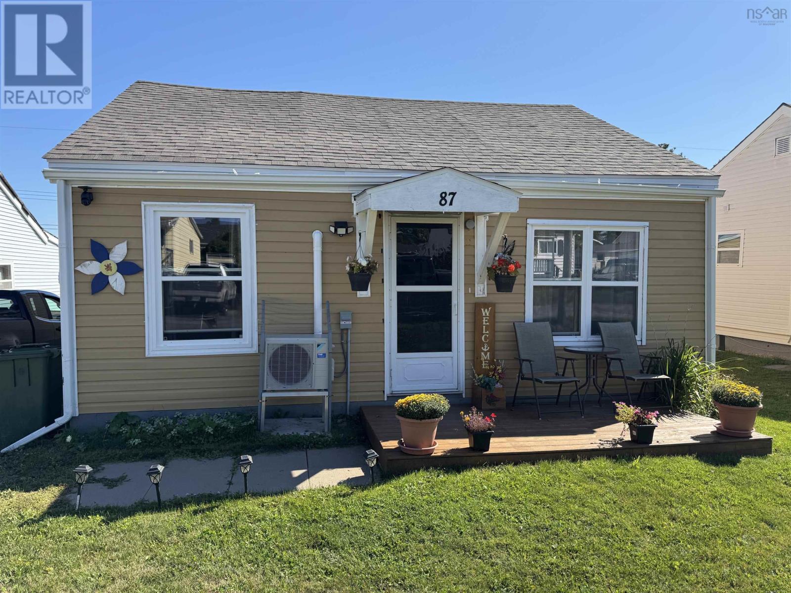 87 Chestnut St, Pictou, NS B0K 1H0