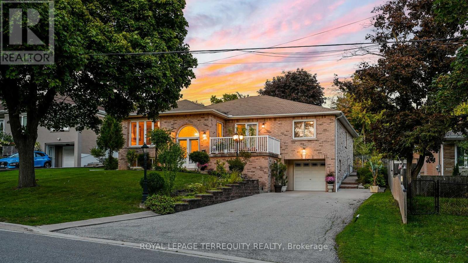 134 Hadrian Dr, Toronto, ON M9W 1V4