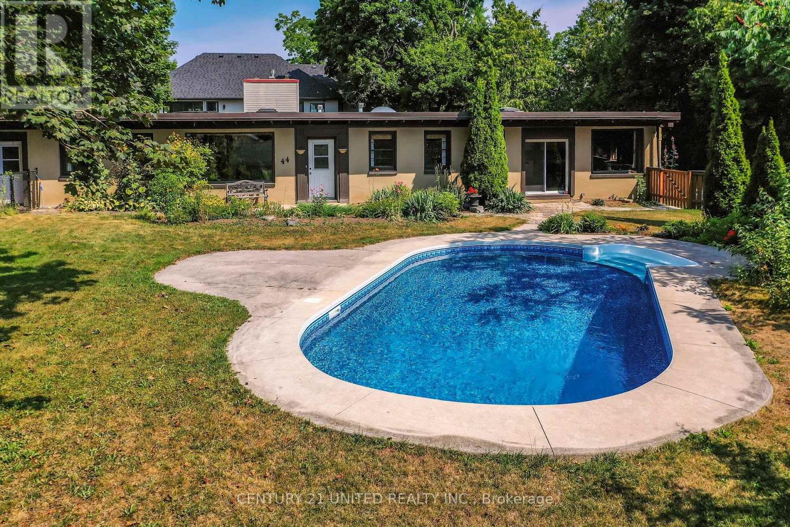 44 Moorecraig Rd, Peterborough, ON K9J 6V7