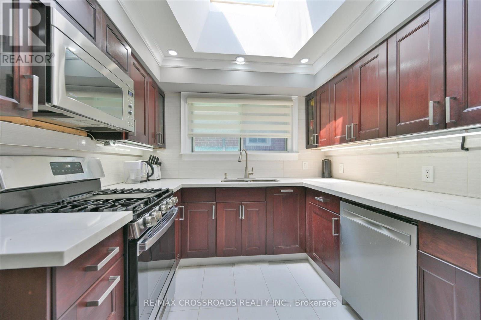 2 Eastpark Blvd, Toronto, ON M1H 1C4