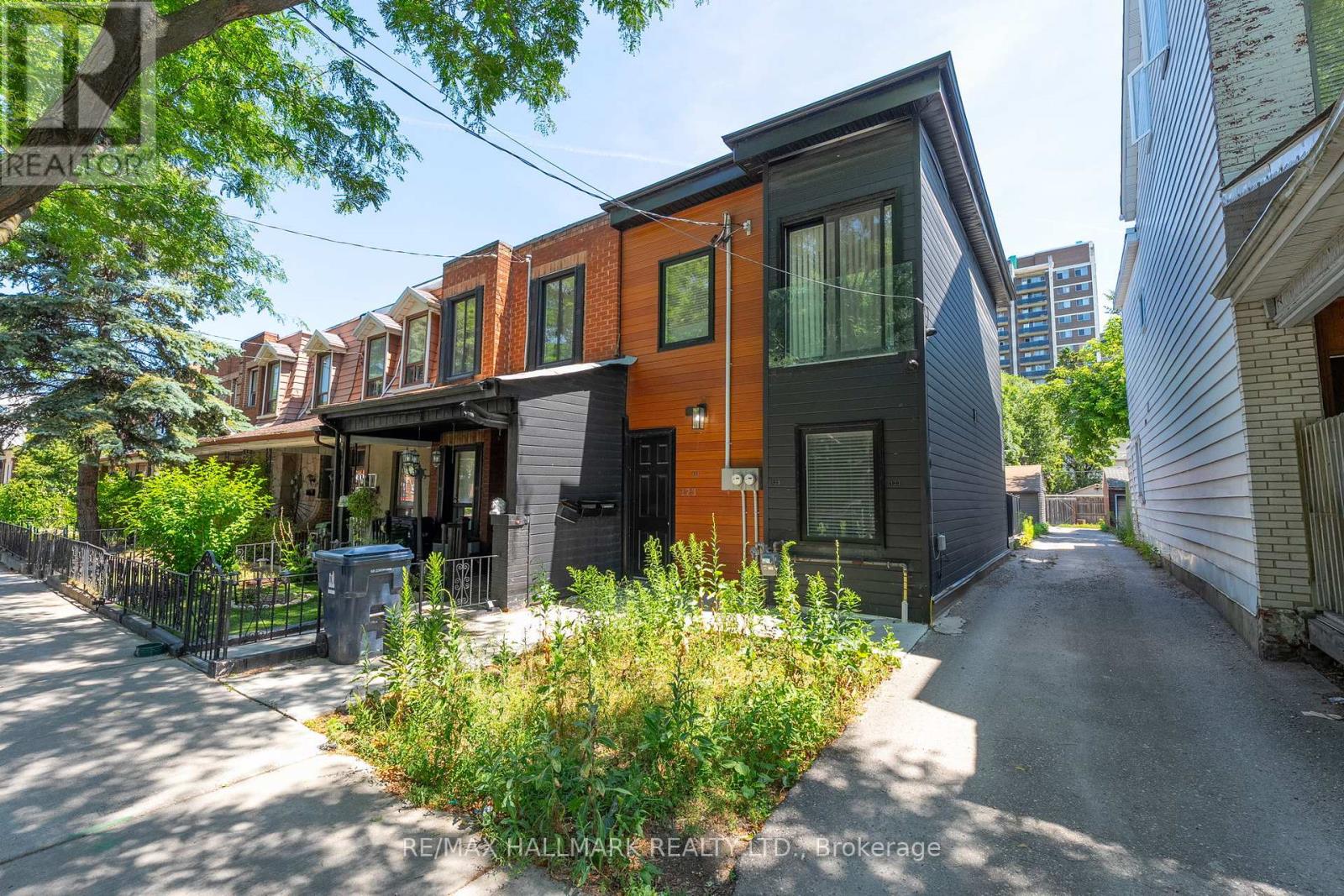 123 Lansdowne Ave, Toronto, ON M6K 2W1