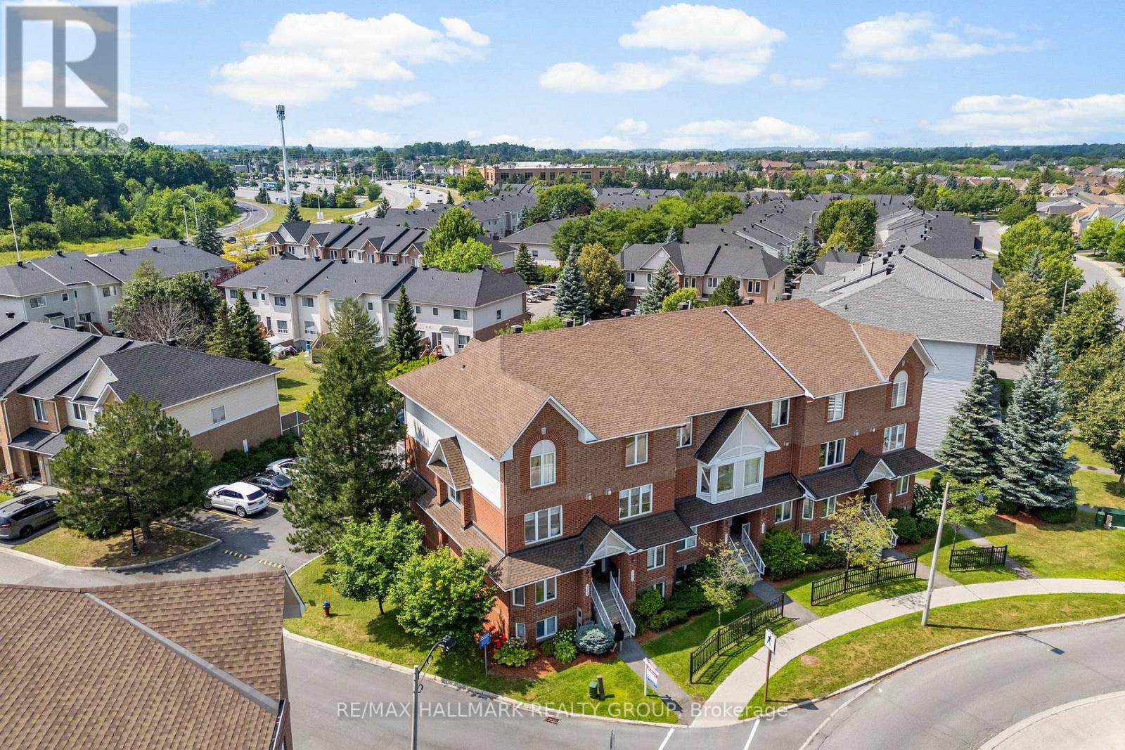 282 Cresthaven Dr, Ottawa, ON K2G 6W3