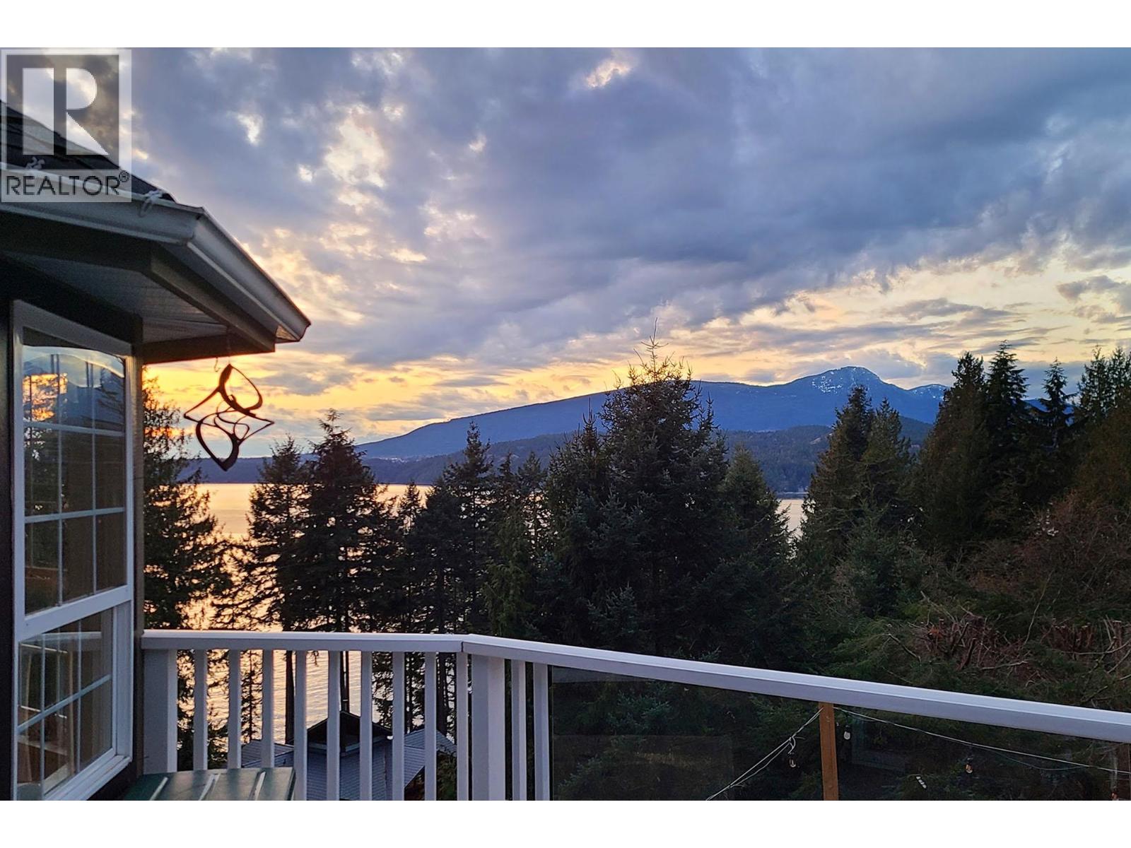 1609 Isleview Ln, Bowen Island, BC V0N 1G2