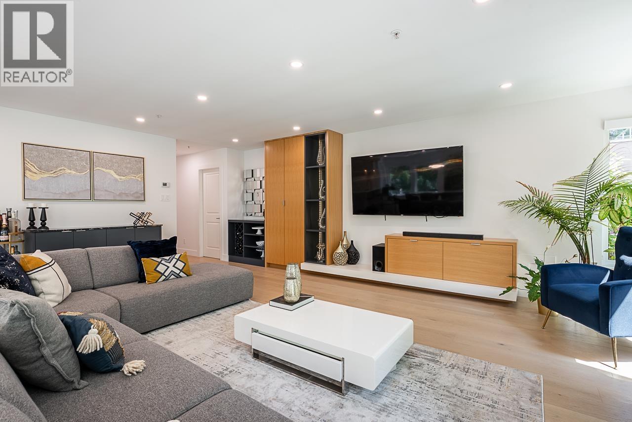 2425 Edgemont Boulevard Unit 11, North Vancouver, BC V7P 2L2