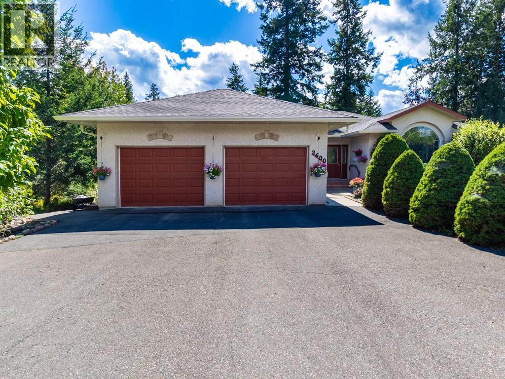 2600 Fairway Pl, Blind Bay, BC V0E 1H2