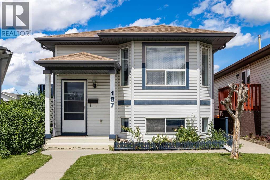 187 Applebrook Cir SE, Calgary, AB T2A 7T3