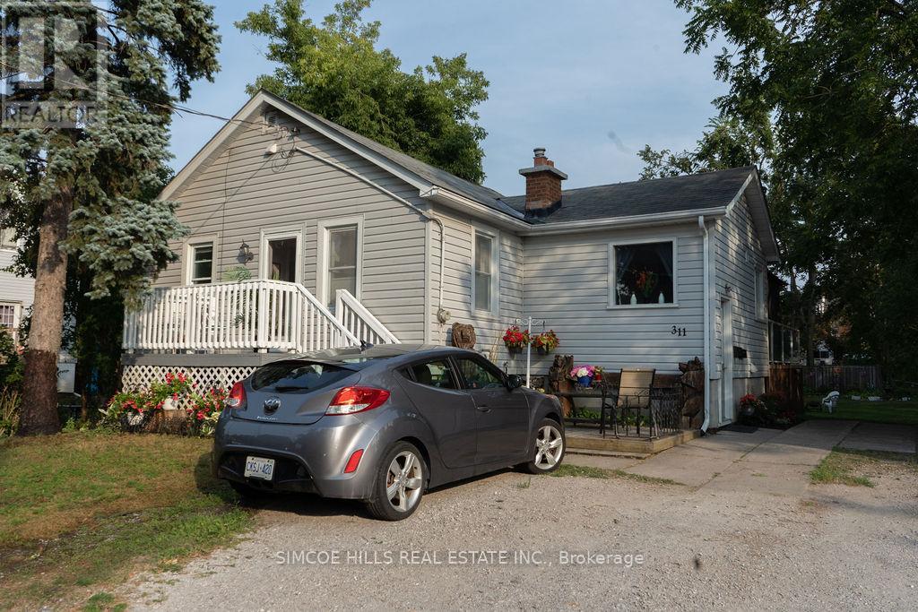 311 John St, Orillia, ON L3V 3J3