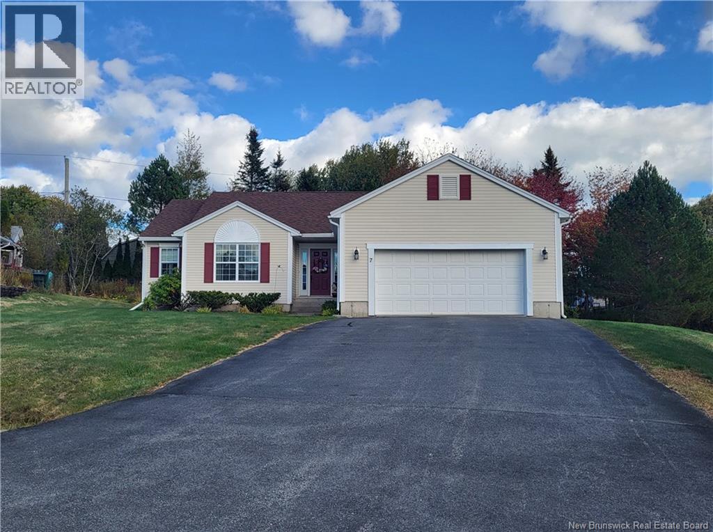 7 Valentine Blvd, Saint John, NB E2M 5G9