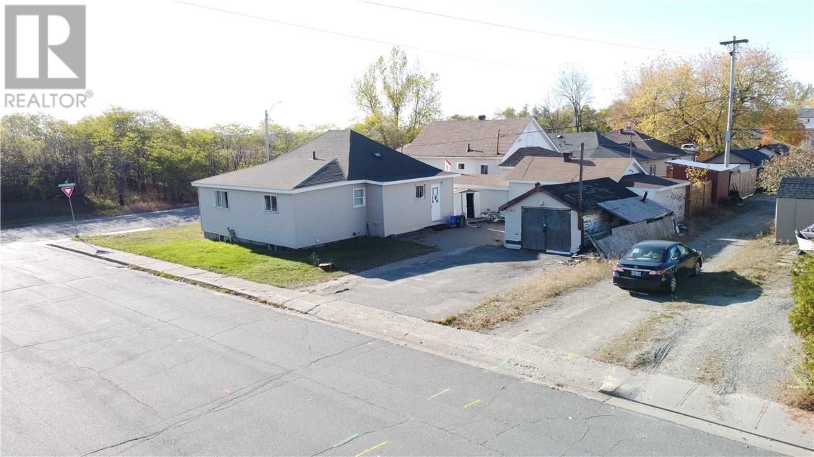 10 Lakeshore Dr, Falconbridge, ON P0M 1S0