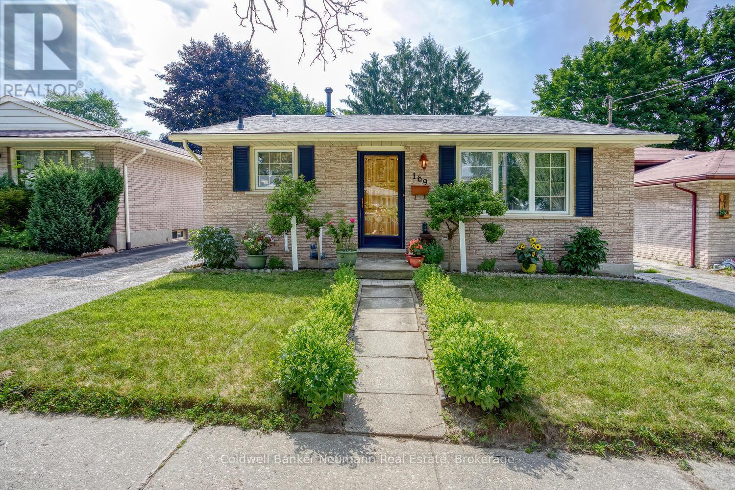 169 Country Club Dr, Guelph, ON N1E 3K8