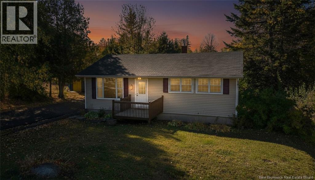 23 Fairview Dr, Fredericton, NB E3C 1K4