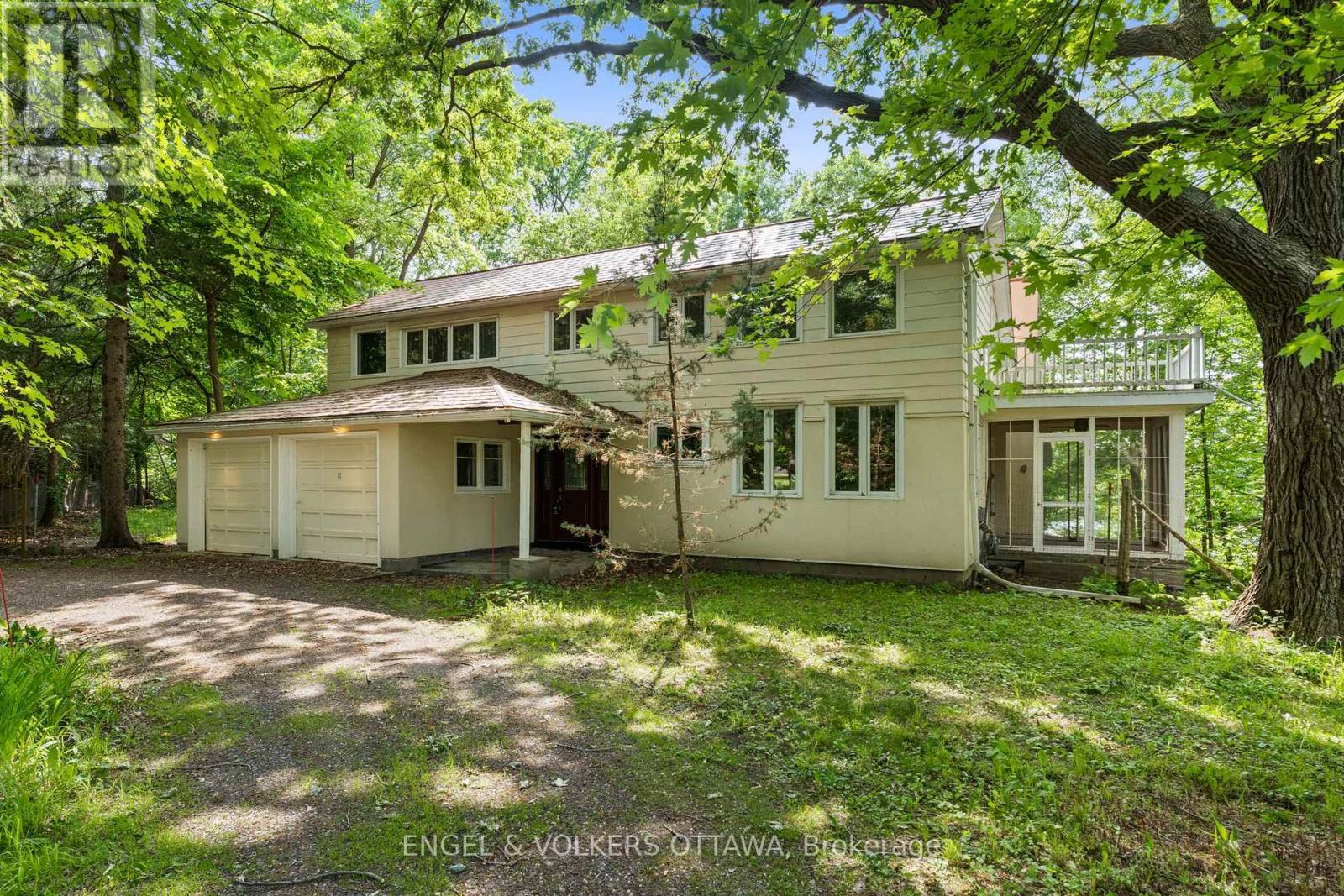 32 Ryeburn Dr, Ottawa, ON K1V 1H6
