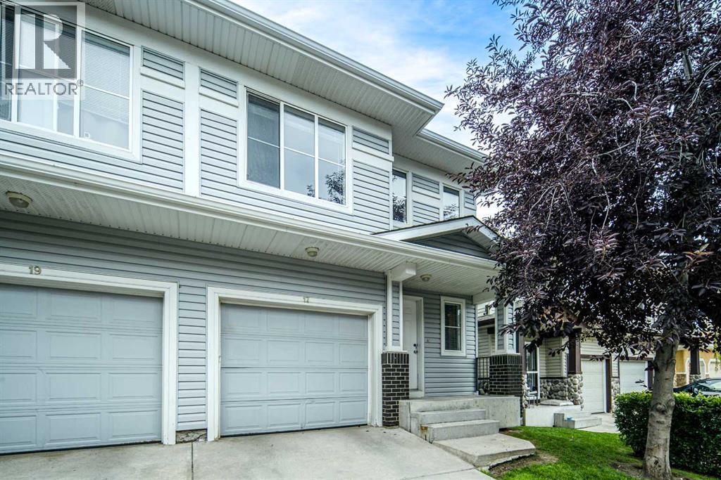 17 Hidden Creek Rise NW, Calgary, AB T3A 6L3
