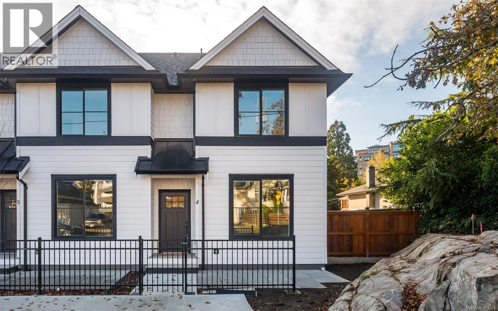820 Dunsmuir Rd Unit 4 Rd, Esquimalt, BC V9A 5B7