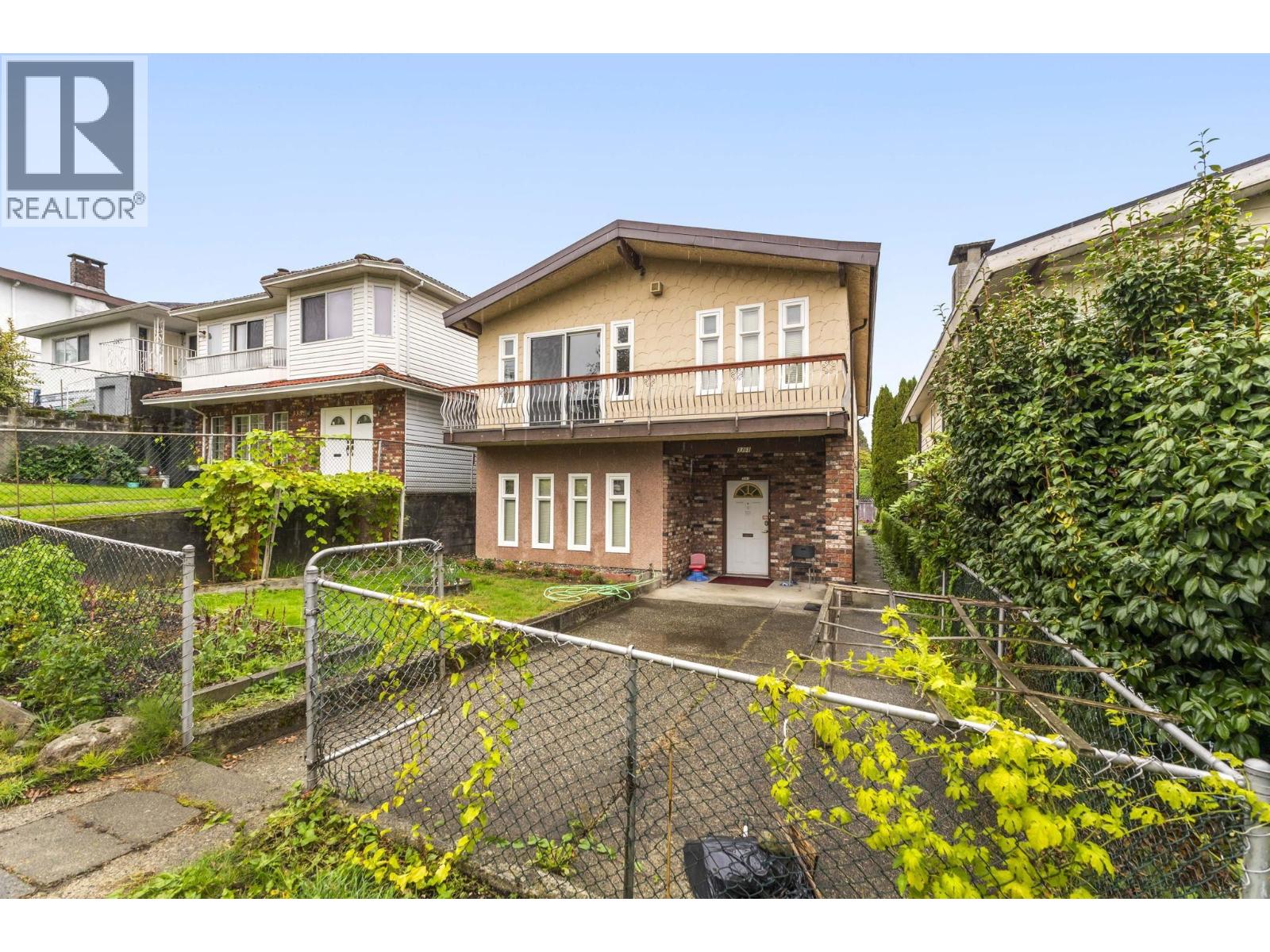 3361 William St, Vancouver, BC V5K 2Z4