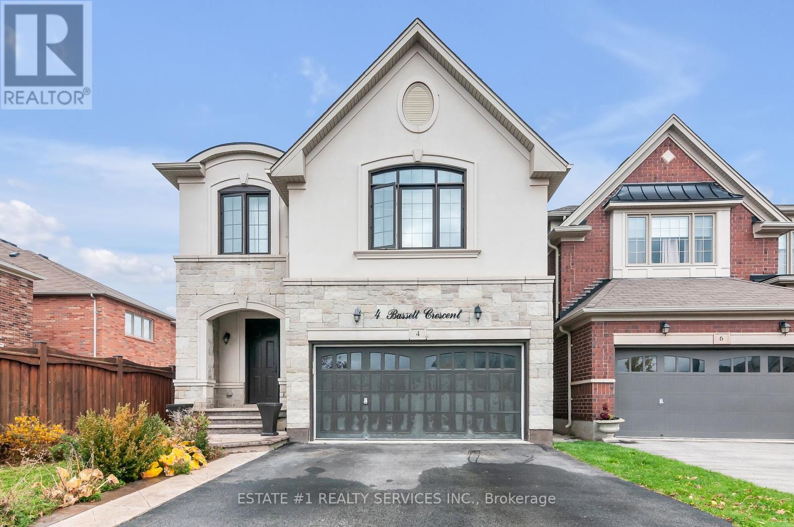 4 Bassett Cres, Brampton Credit Valley, ON L6X 5G2