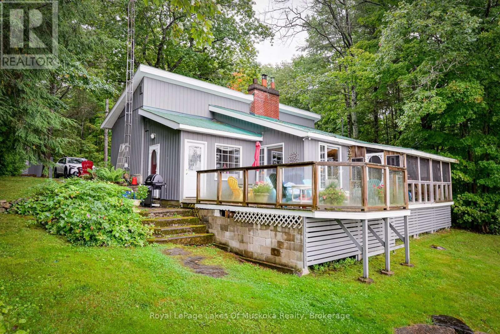 1029 Lakeshore Dr, Gravenhurst, ON P1P 1R2