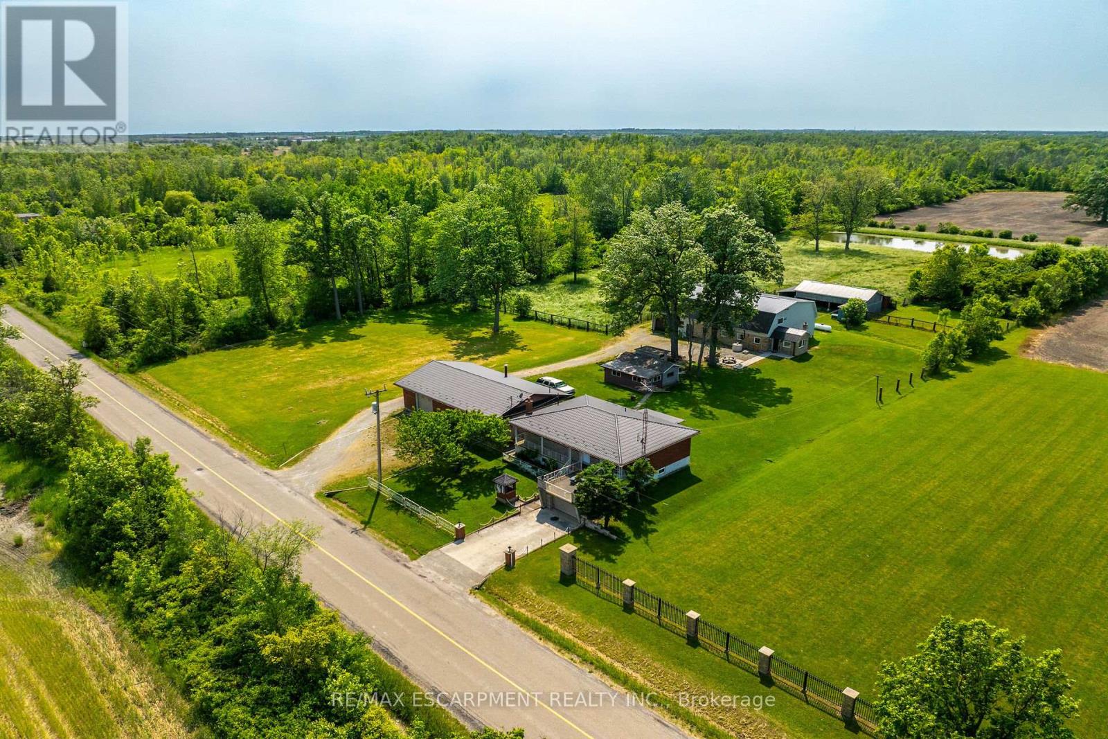 617 Eighth Rd E, Hamilton, ON L8J 2X4