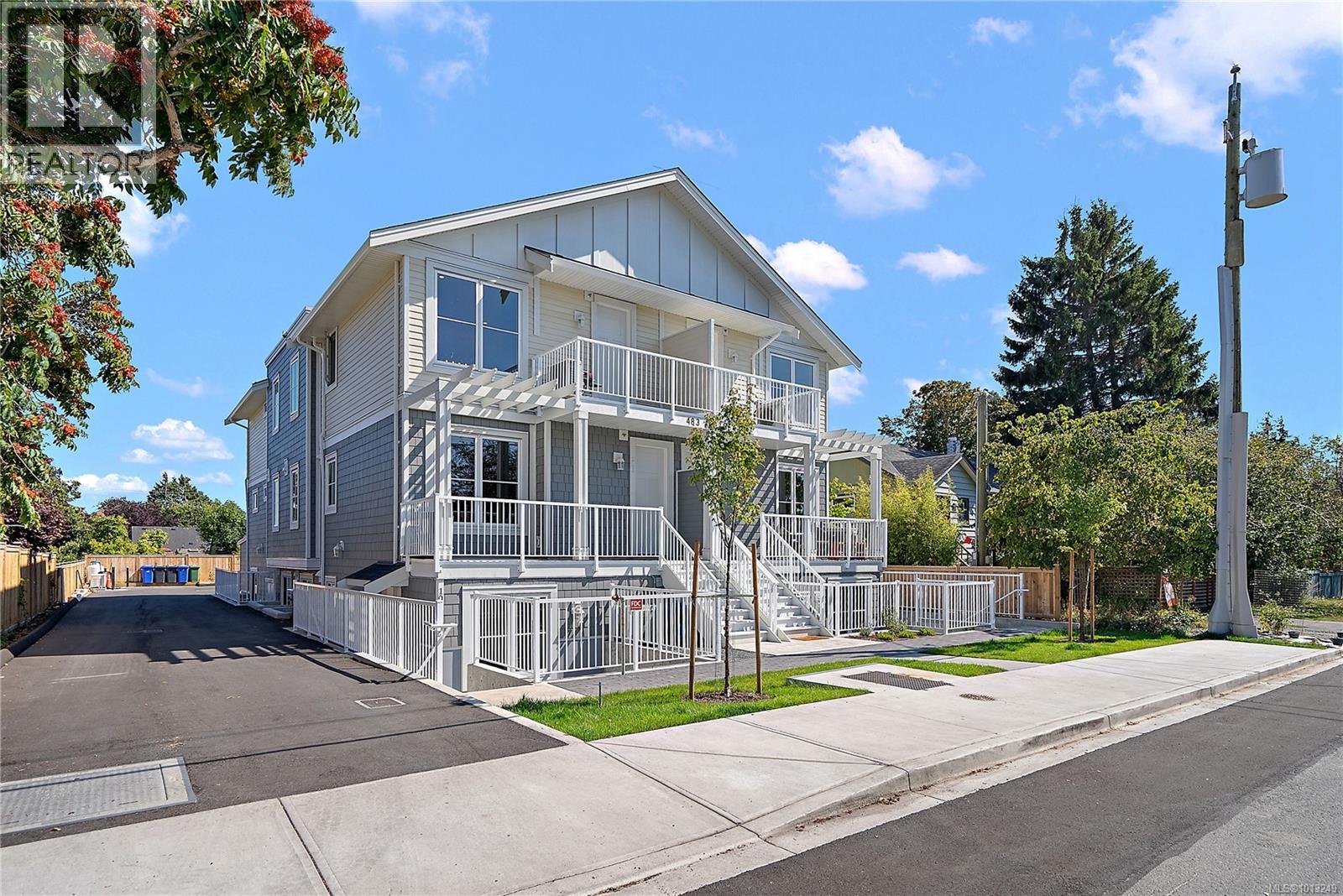 483 S Joffre St Unit 302 St, Esquimalt, BC V9A 6C7