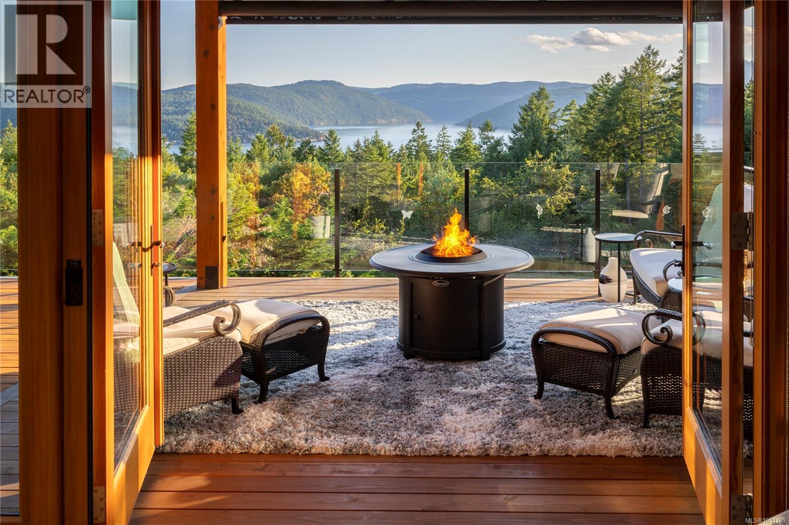 8100 Woodwyn Ter, Central Saanich, BC V8M 1S2