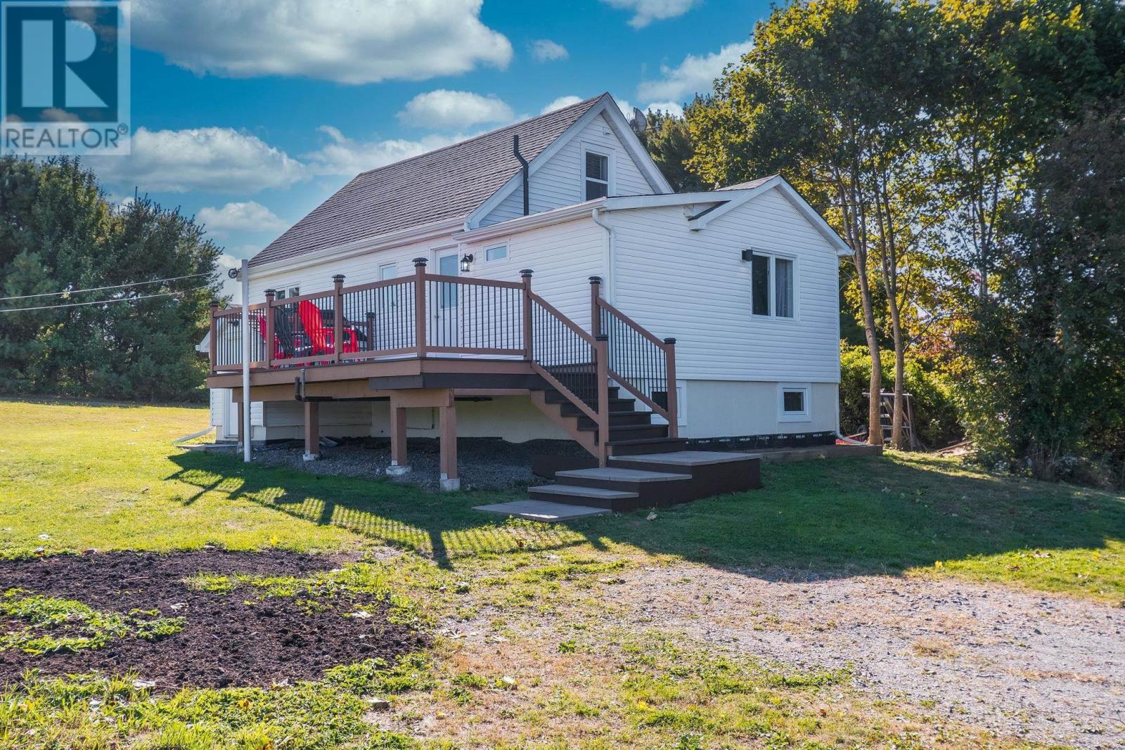 167 Schurman Rd, Falmouth, NS B0P 0B9