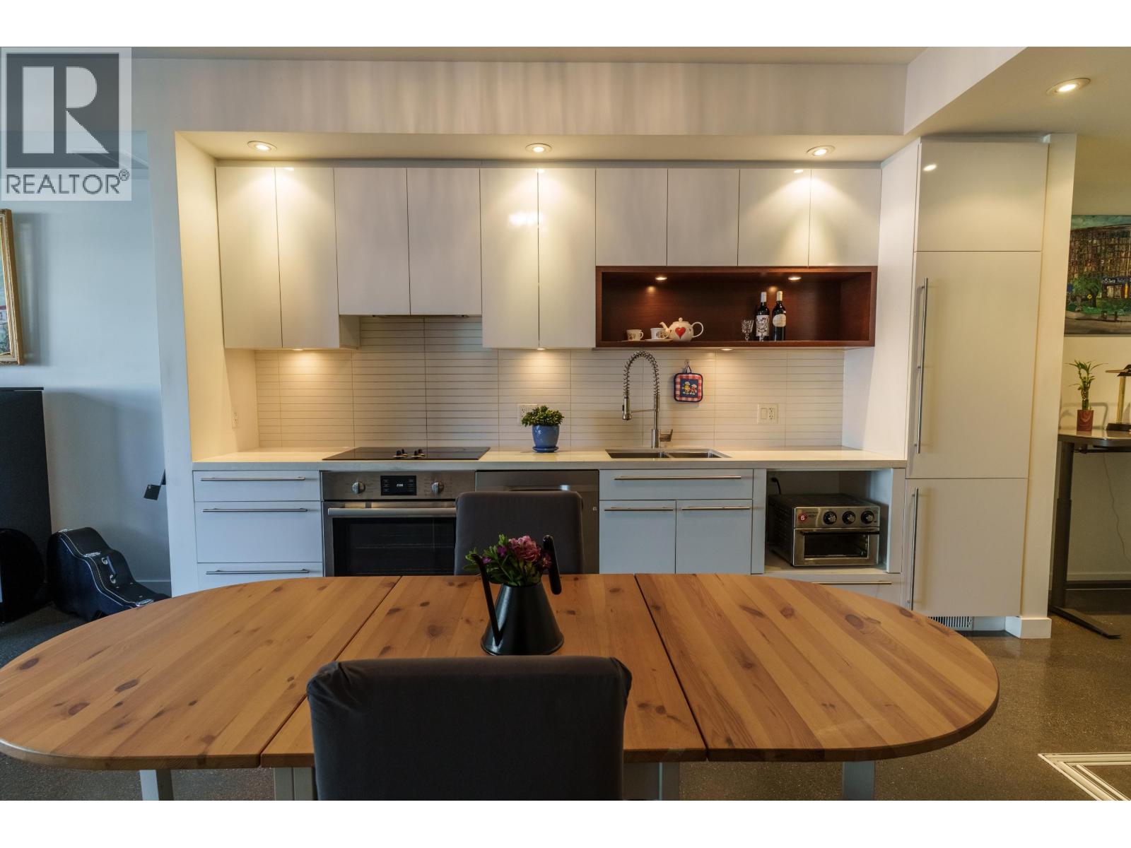 260 E 2nd Ave, Vancouver, BC V5T 1B7
