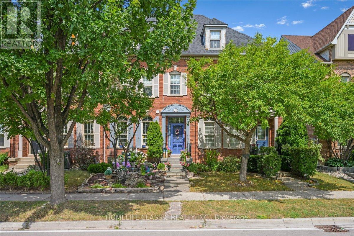 153 Glenashton Dr, Oakville, ON L6H 6N2