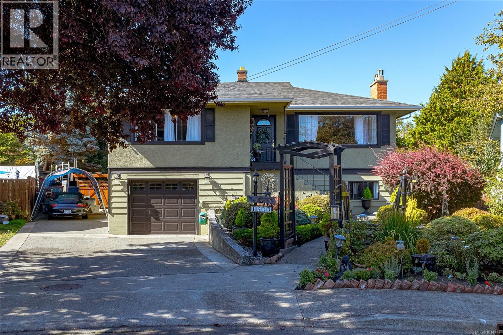 1535 Earle Pl, Victoria, BC V8S 1N3