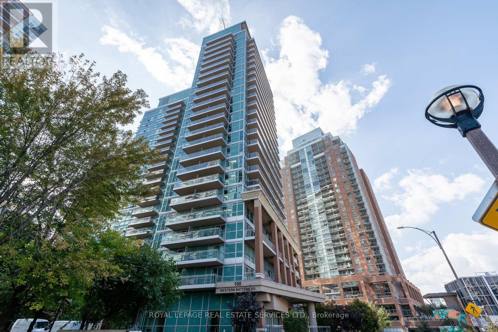 1807 100 Western Battery Rd, Toronto, ON M6K 3S2