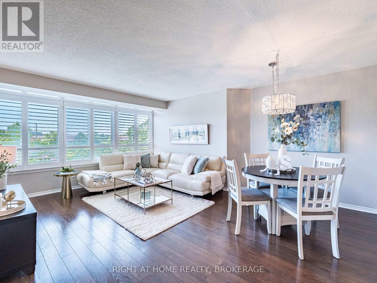 423 1001 Cedarglen Gate, Mississauga, ON L5C 4R2