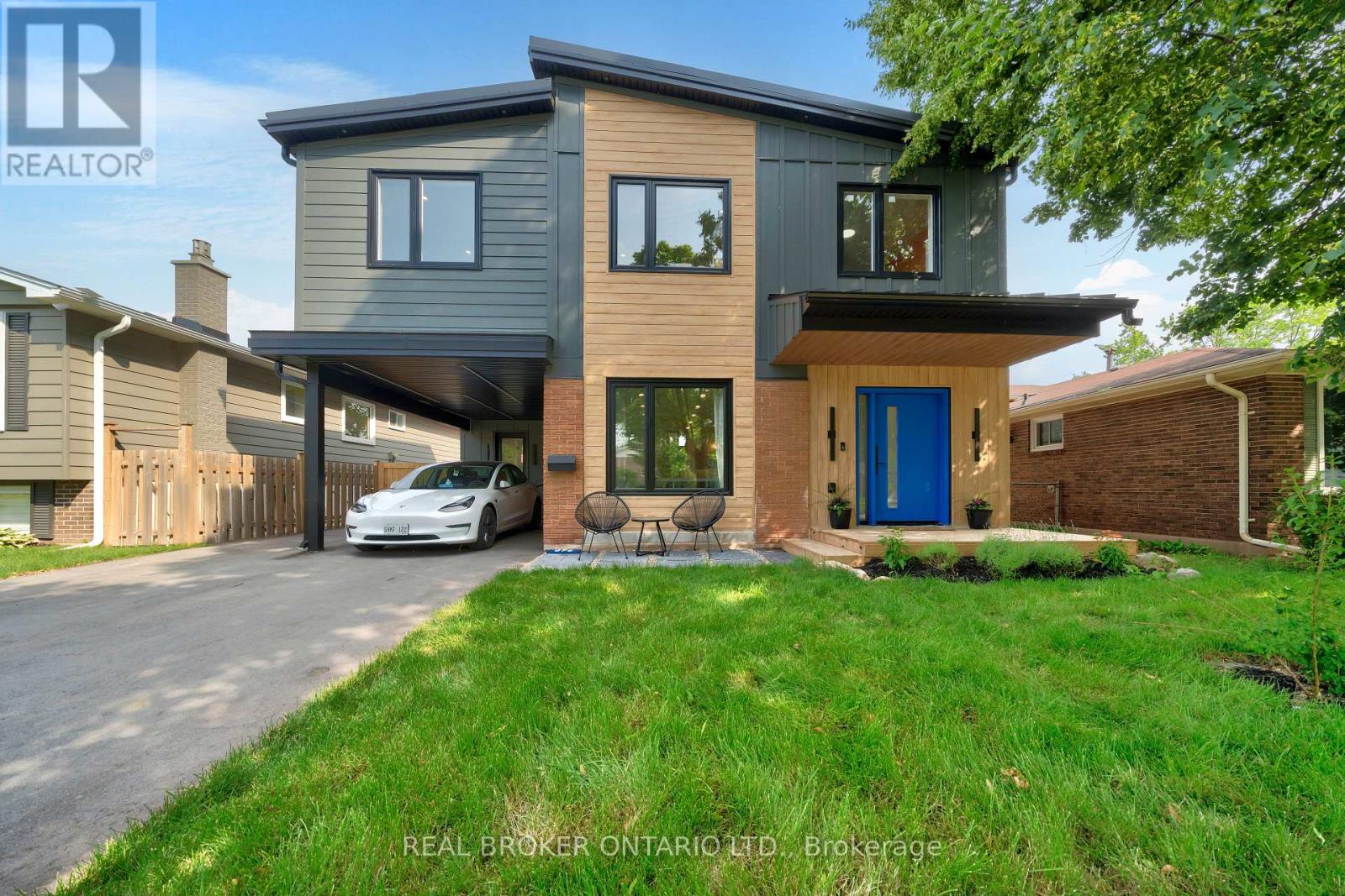 579 Chamberlain Rd, Burlington, ON L7L 2V2