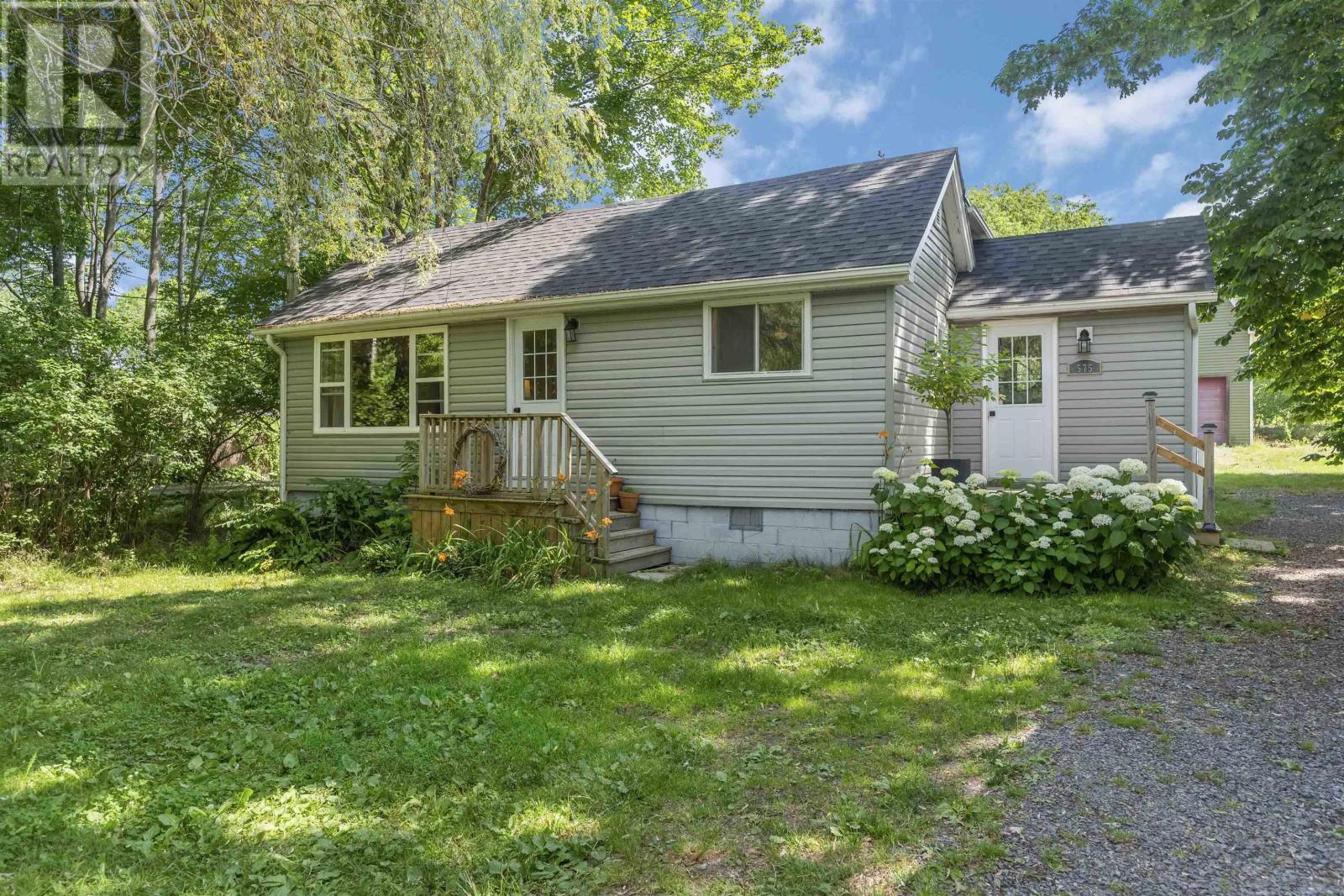 575 Aldershot Rd, Kentville, NS B4N 3A6