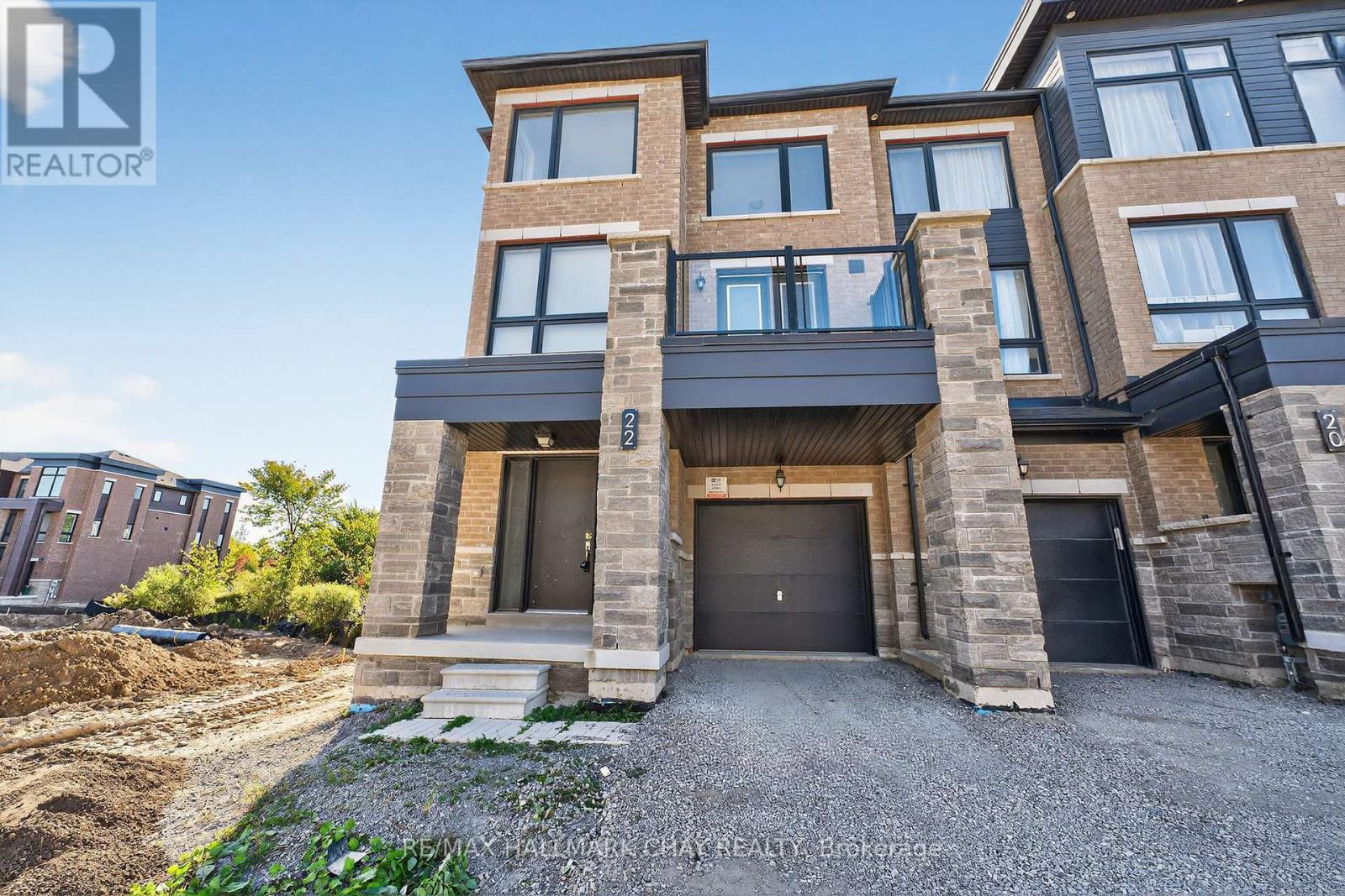 22 Blue Forest Cres, Barrie, ON L4N 0H7