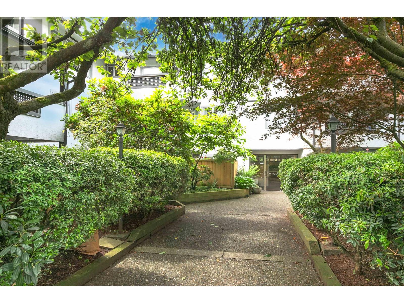 809 W 16th Street Unit 301, North Vancouver, BC V7P 1R2