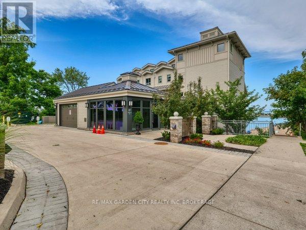 101 10 Dalhousie Ave, St. Catharines, ON L2N 4W4